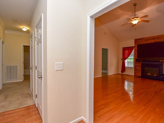 3rd image of 241 Woodsong Dr