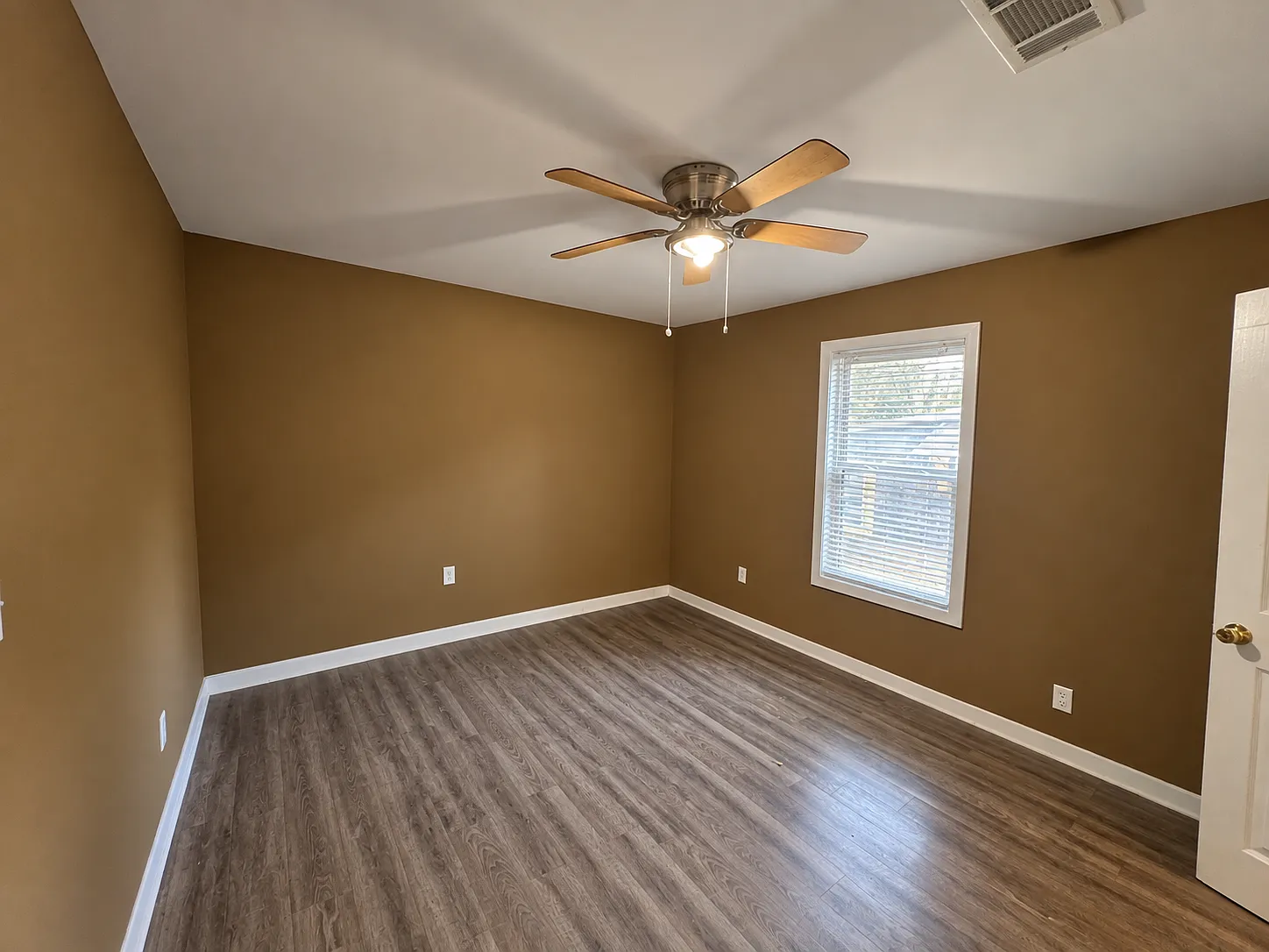 2 bed, 1.5 bath, 1100 sqft, $1,000 — Photo 2