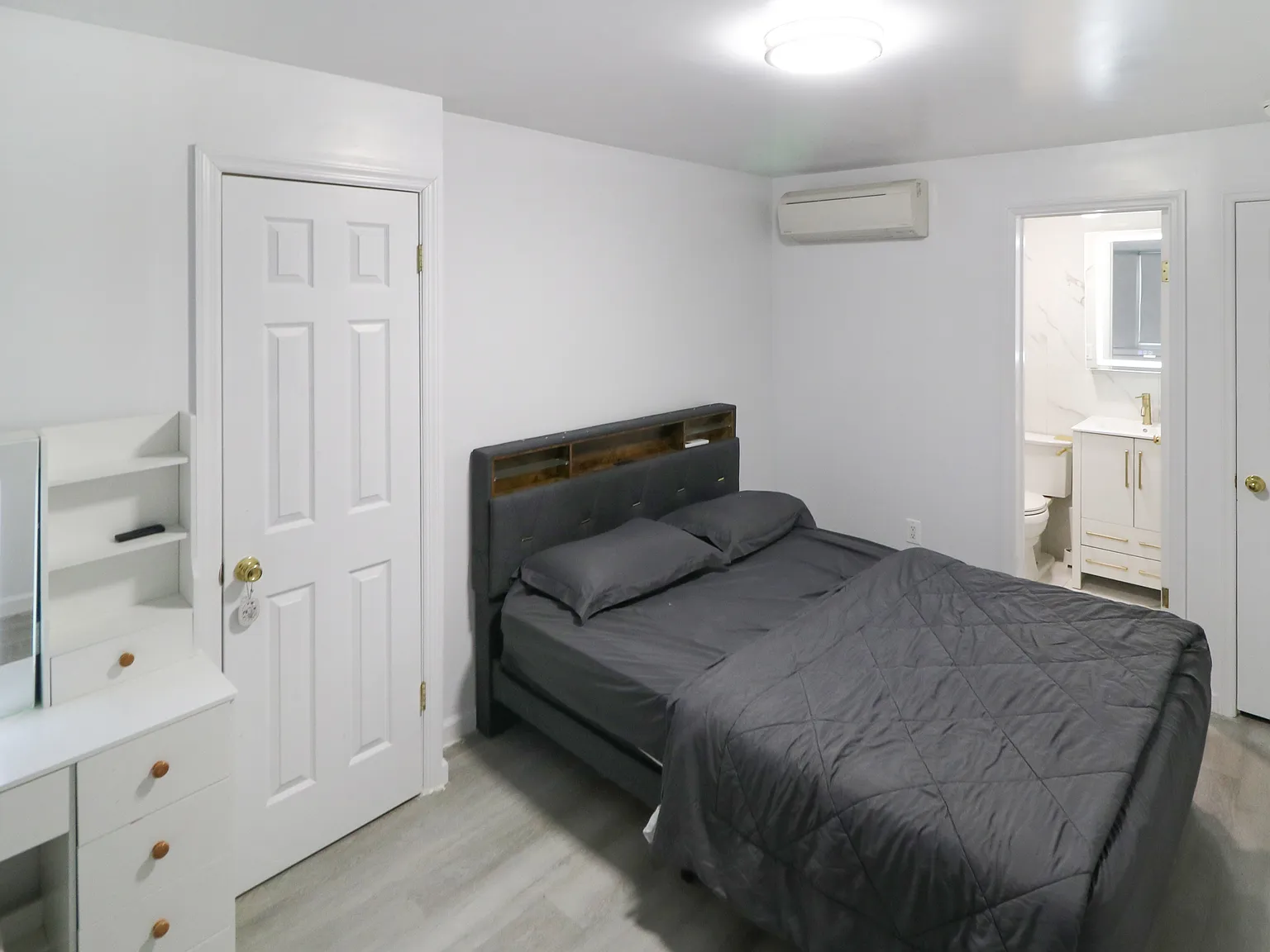 3 bed, 1122 sqft, $3,280 — Photo 4