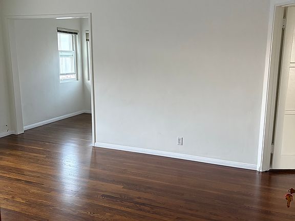2nd image of 811 1/2 E Nutwood St #811-1/2