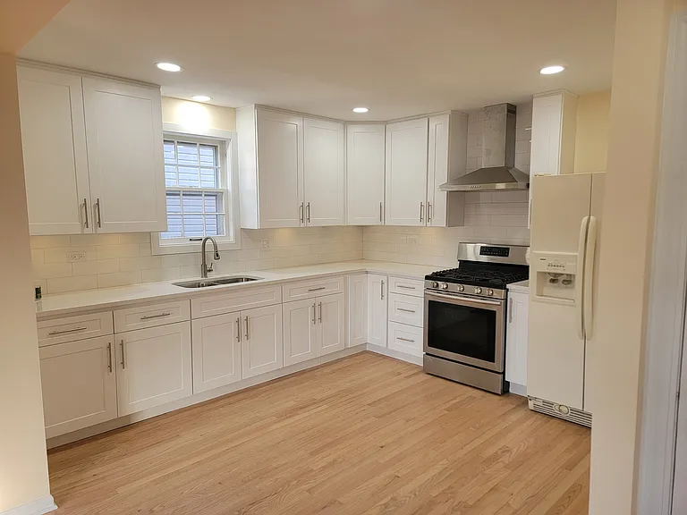 2930 N New England Ave — Photo 6