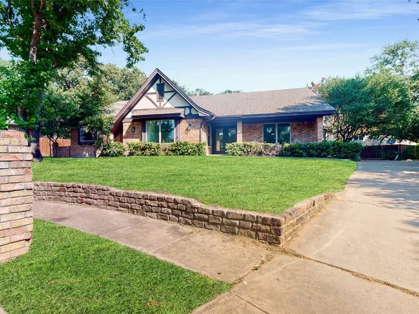 201 Pheasant Ct, Bedford, TX 76021