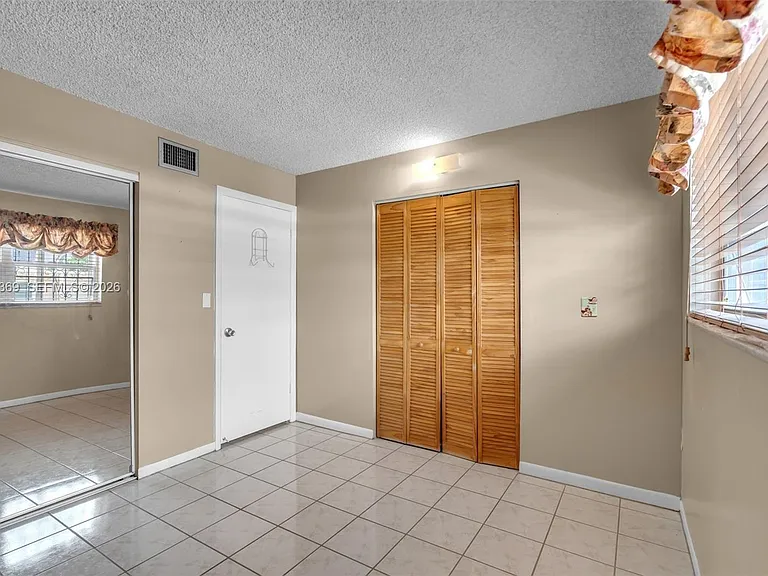 1757 W 57th St #211 — Photo 20