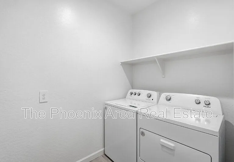 2761 W Seaver Ave — Photo 31