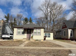 811 Monroe St, Pawnee, IL 62558