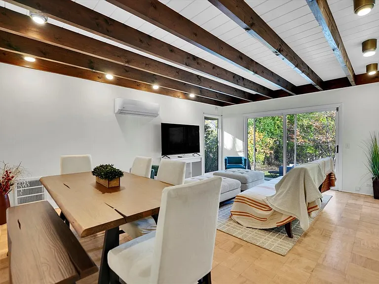 1317 Ferndale Ave — Photo 3