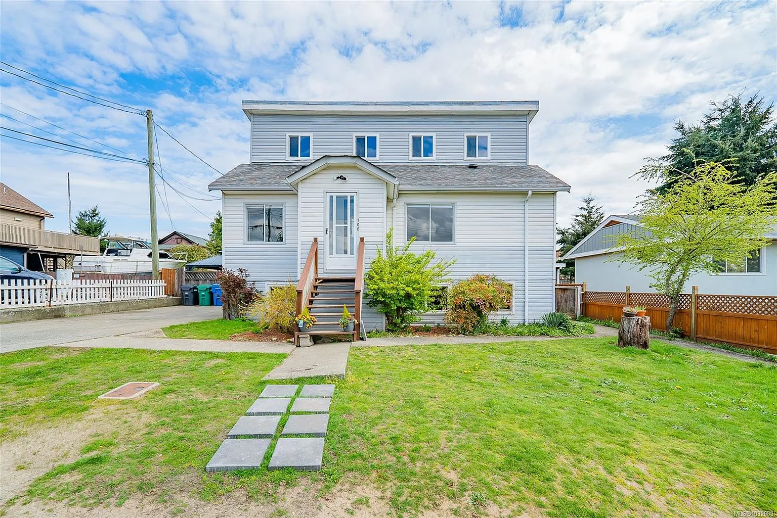 100 Ashlar Ave photo 1