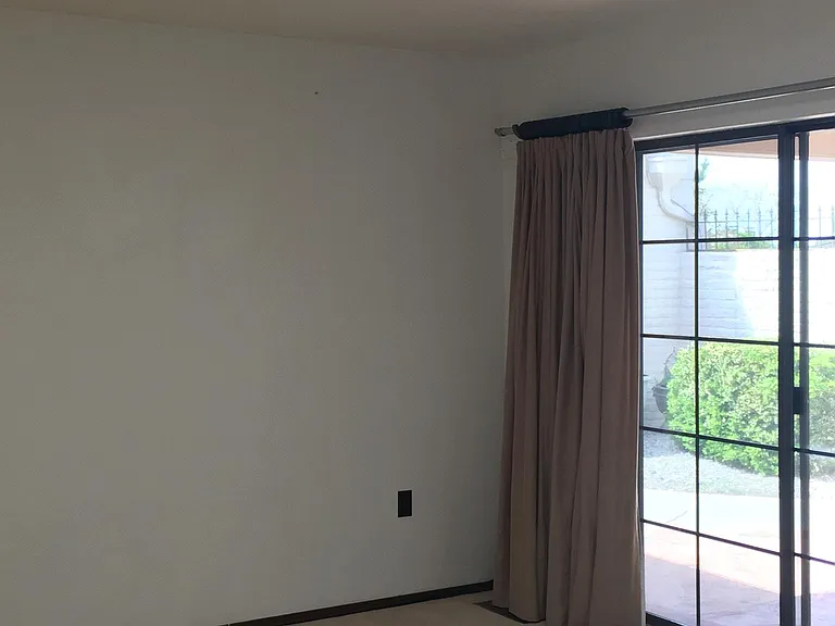 Master Bedroom - courtyard