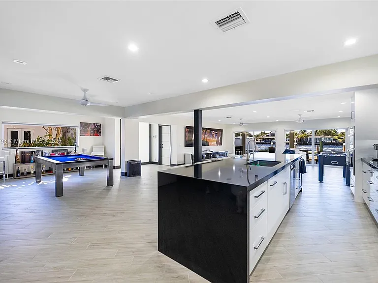 517 S Riverside Dr — Photo 17