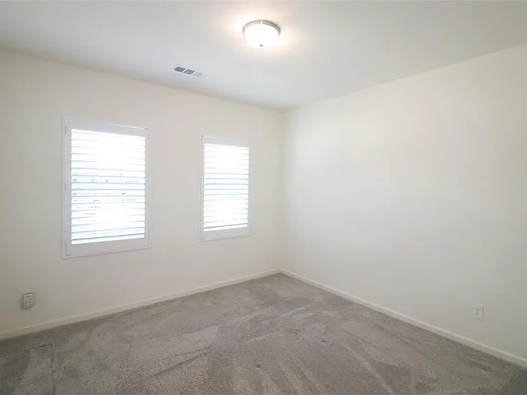 736 Richmond Dr — Photo 28