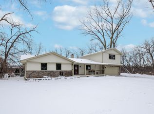 5 Colonial Cir, Medicine Lake, MN 55441