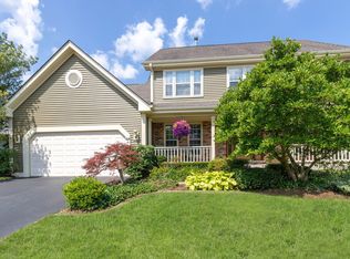 114 S Old Creek Rd, Vernon Hills, IL 60061