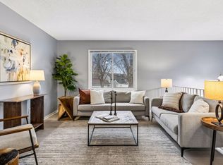 7852 Rimbley Rd, Woodbury, MN 55125