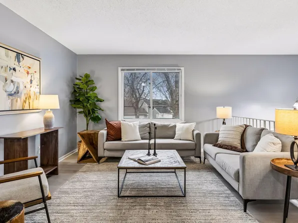 7852 Rimbley Rd, Woodbury, MN 55125