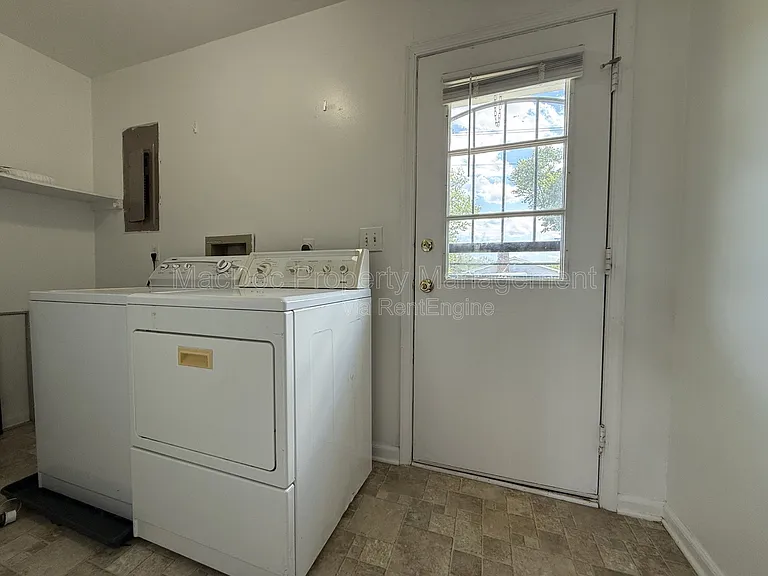 1804 Sherwood Dr — Photo 13