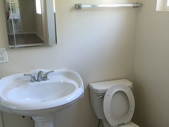 3rd image of 6023 Whitsett Ave APT 11