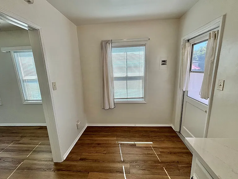 8112 Taylor St — Photo 4