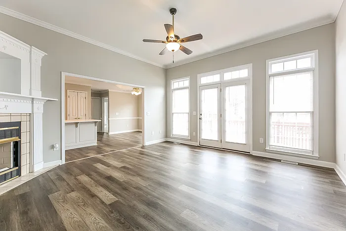 3 bed, 2.0 bath, 1867 sqft, $1,995 — Photo 2