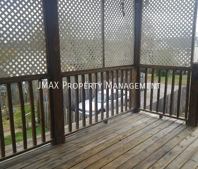 621 Elm Ave SE #2 — Photo 4
