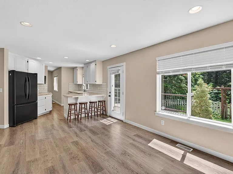 1574 SE Nylace Ln — Photo 16