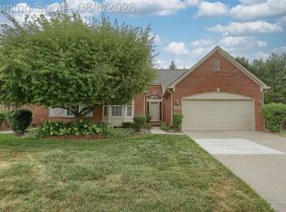 3845 Arbor Dr, Auburn Hills, MI 48326
