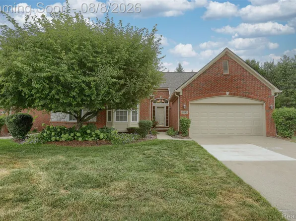 3845 Arbor Dr, Auburn Hills, MI 48326
