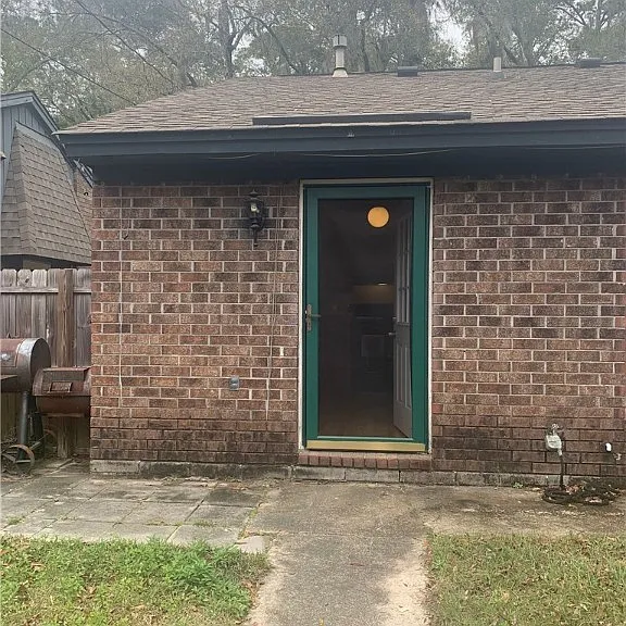 432 Edgewater Rd — Photo 1