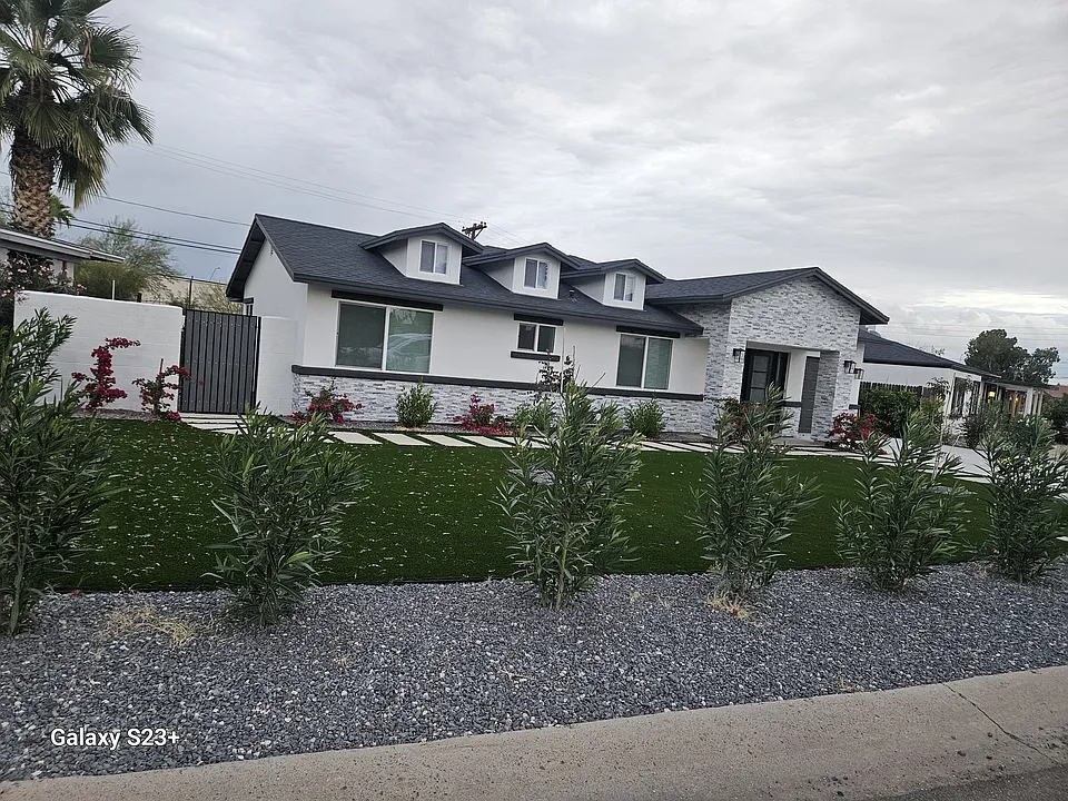 2817 N 71st Pl
