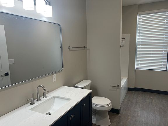 4th image of 104 E Market St #101