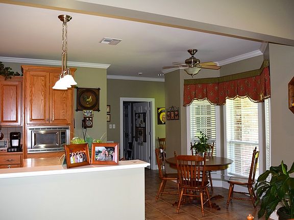 4th image of 405 Rosemount Dr