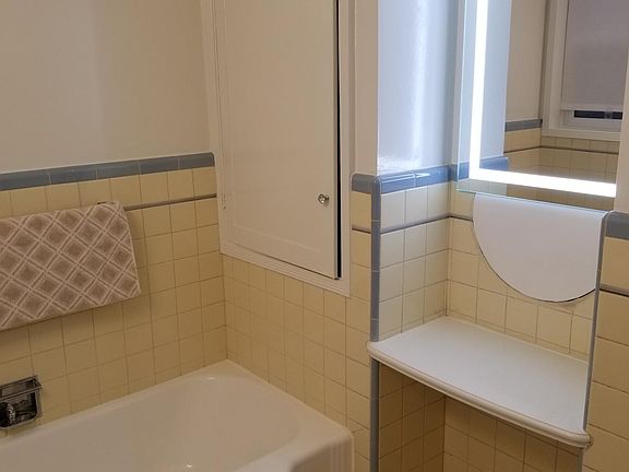 5th image of 405 42nd Ave