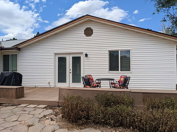 Back deck with Blackstone griddle and patio set, all in your own fenced, private back yard.
