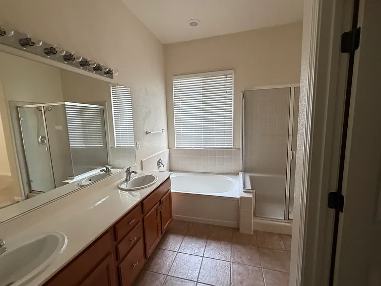 4080 Arenzano Way — Photo 15