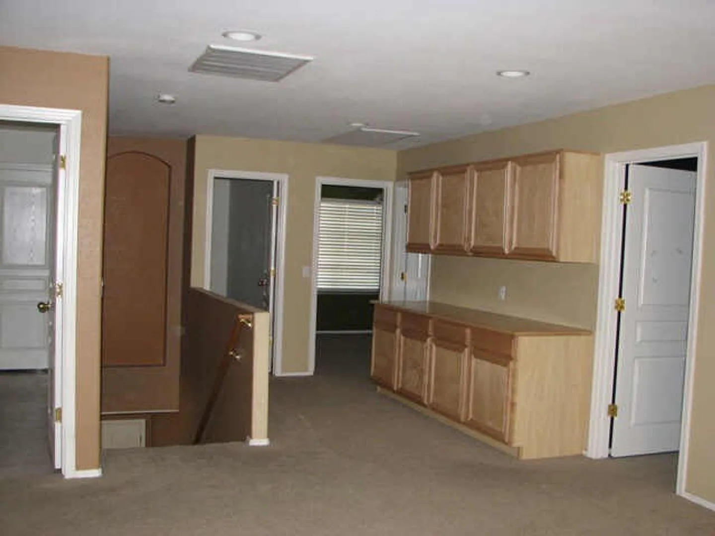 Gorgeous 4 Bed 3 Car garage home in North Peoria — Photo 3