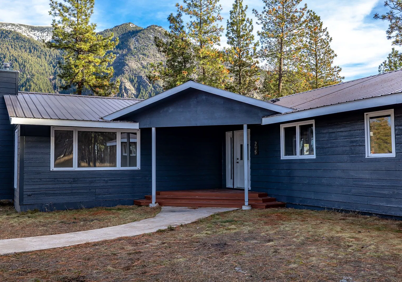 Beautifully Remodeled, Spacious 4-Bedroom Home on 2.14 Acres $3,200/Month — Photo 3