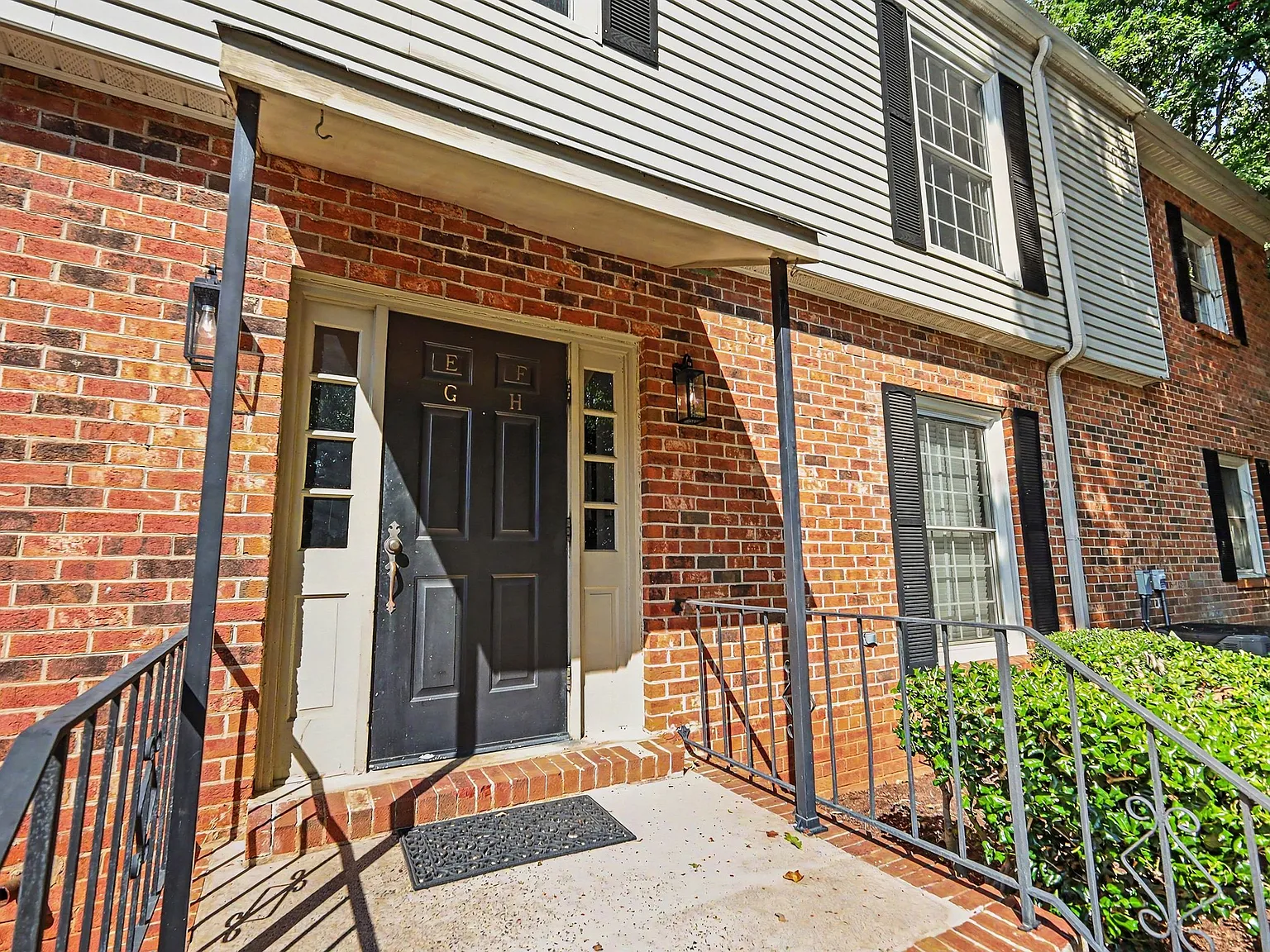 2 bed, 990 sqft, $1,600 — Photo 4