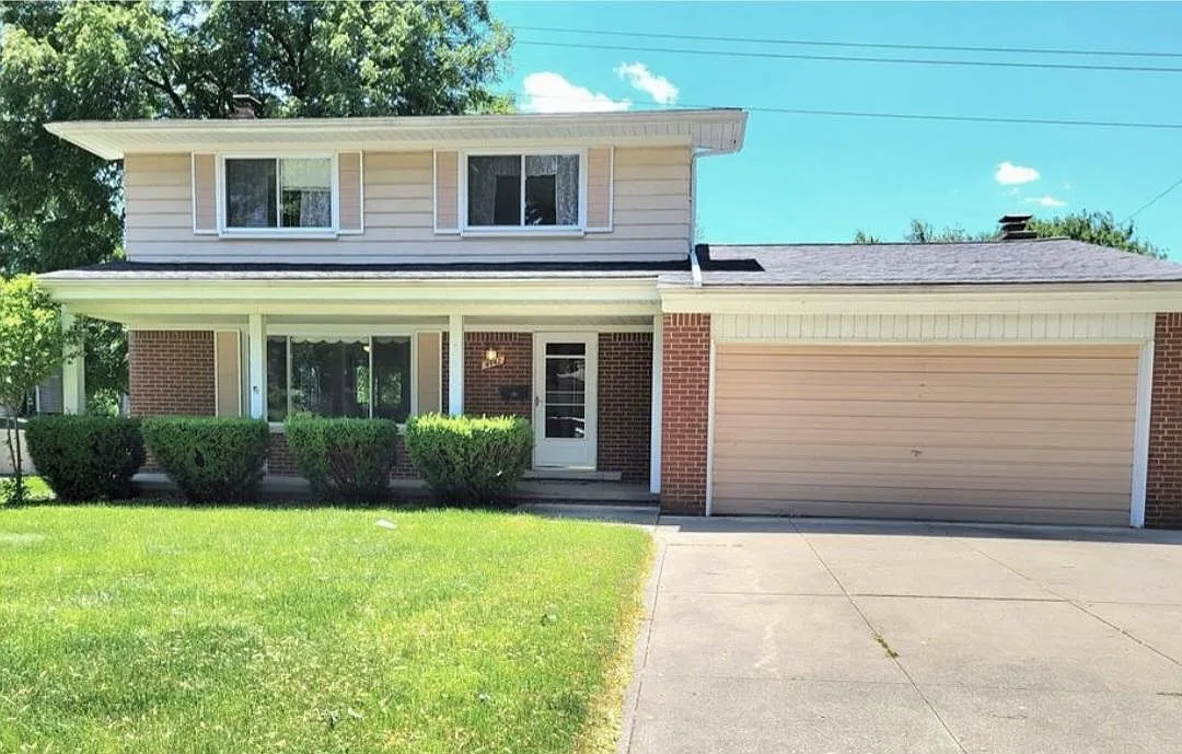 4 bed, 1995 sqft, $2,200 — Photo 1