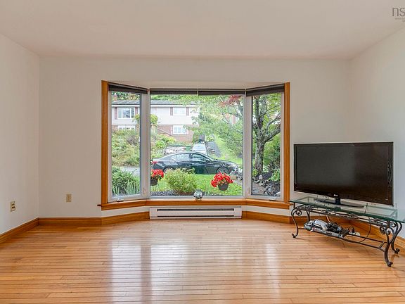 4th image of 93 Regal Rd