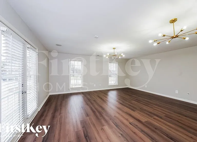 609 Camden Cove Ln — Photo 7