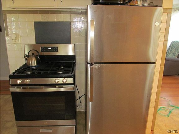5th image of 132 Hamden Dr