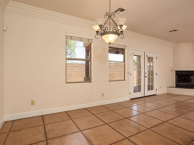 1029 E Blanton Dr — Photo 13