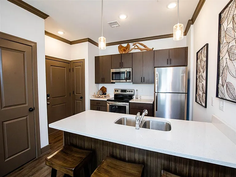 15310 Trailside Dr — Photo 7