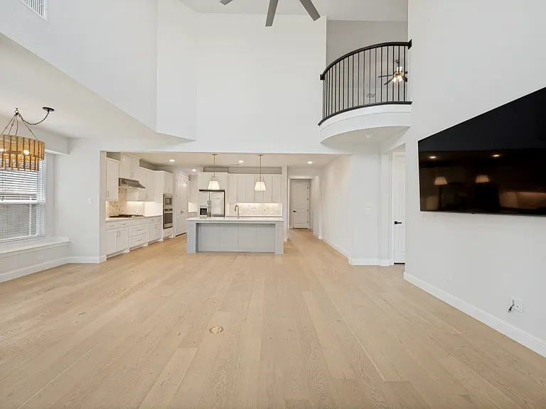 Full length living area