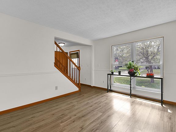 4th image of 1006 Lateglow Ct