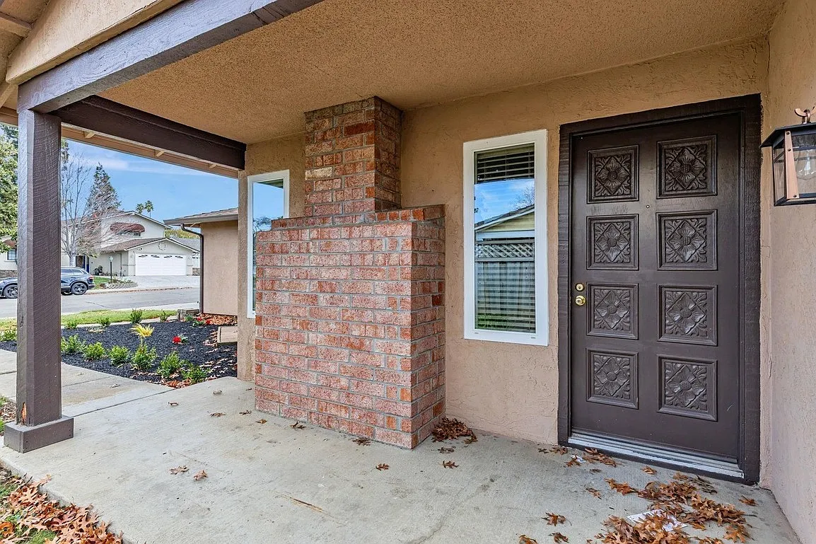 4 bed, 1396 sqft, $3,900 — Photo 3