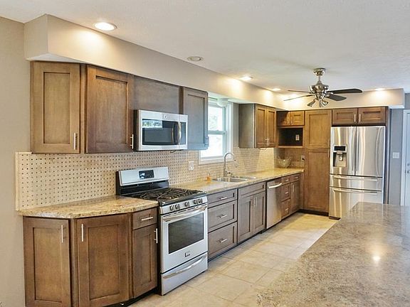 3rd image of 816 Gates Mills Blvd