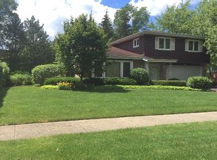 60 Eastwood Dr, Deerfield, IL 60015