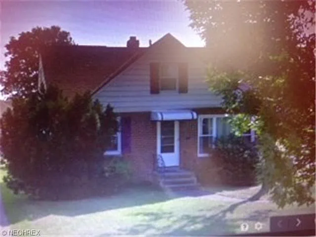 495 E 253rd St photo 1