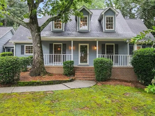 1646 Maple Ridge Dr, Suwanee, GA 30024