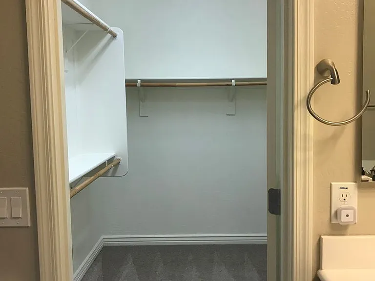 2724 E Bellerive Dr — Photo 32